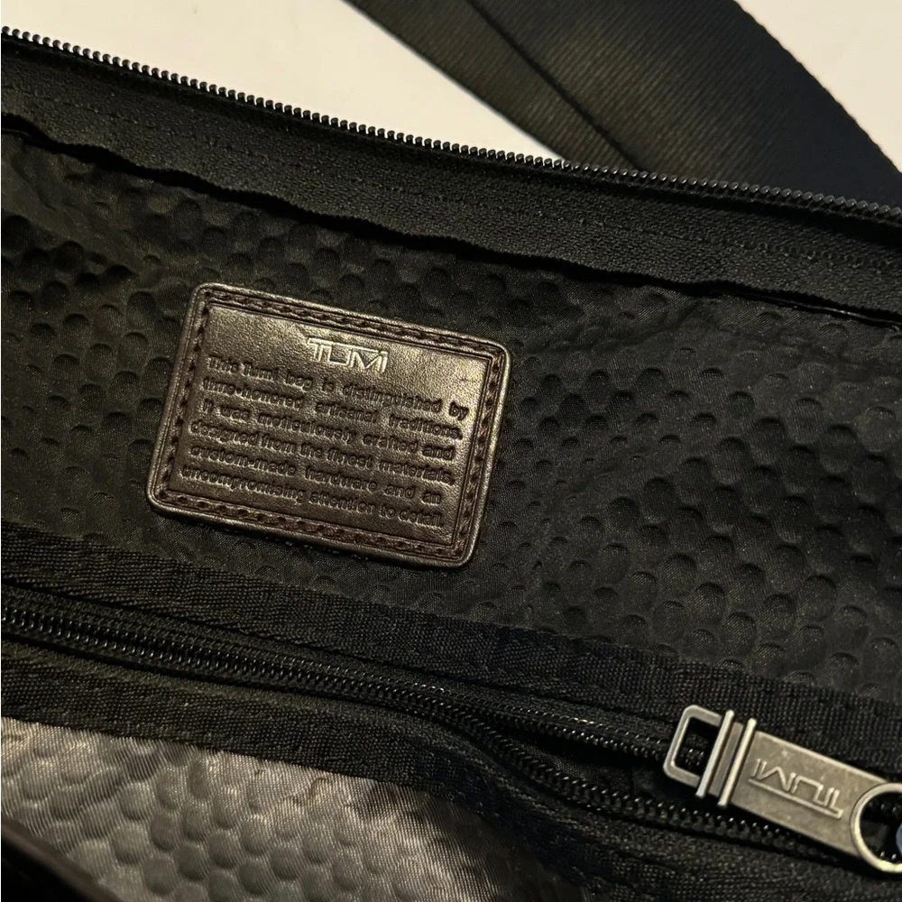 TUMI ALPHA BRAVO ANNAPOLIS CROSSBODY BAG - rarely used